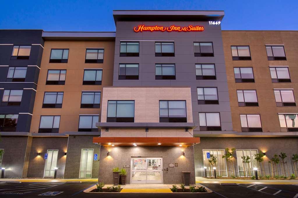 Hampton Inn & Suites Ontario Rancho Cucamonga Bagian luar foto