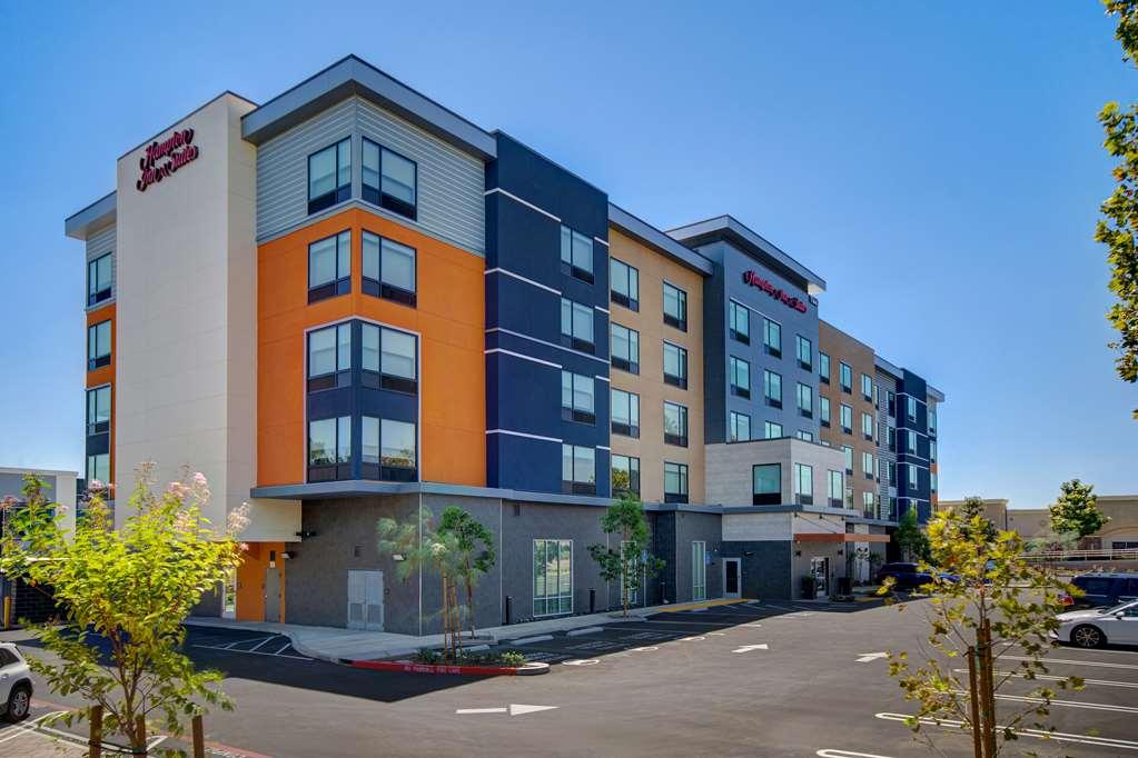 Hampton Inn & Suites Ontario Rancho Cucamonga Bagian luar foto